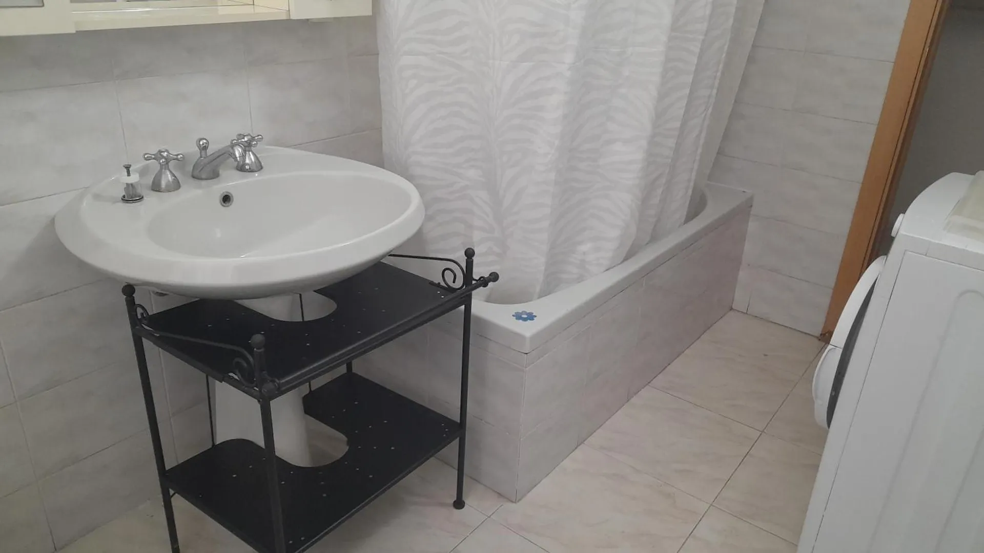 Apartment Duomo Bocconi Navigli Milano 0*,  Italia